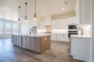 921 Bandon Dunes Dr, Burleson, TX 76028 - Photo 14