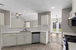 2847 Red Oak Dr, Grand Prairie, TX 75052 - Photo 10