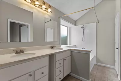 2847 Red Oak Drive, Grand Prairie, TX 75052 - Photo 14