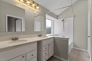 2847 Red Oak Dr, Grand Prairie, TX 75052 - Photo 14