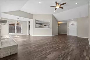 2847 Red Oak Dr, Grand Prairie, TX 75052 - Photo 4