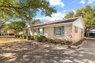 2927 Eric Ln, Farmers Branch, TX 75234 - Photo 4