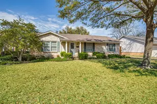 2927 Eric Ln, Farmers Branch, TX 75234 - Photo 2