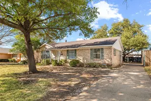 2927 Eric Ln, Farmers Branch, TX 75234 - Photo 2