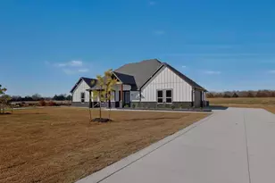 190 Co Rd 4615, Wolfe City, TX 75496 - Photo 2