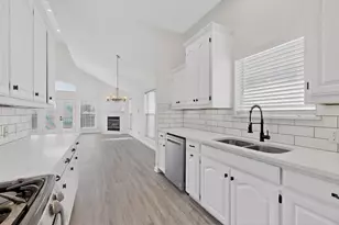 714 Ashbrook Ct, Euless, TX 76039 - Photo 8