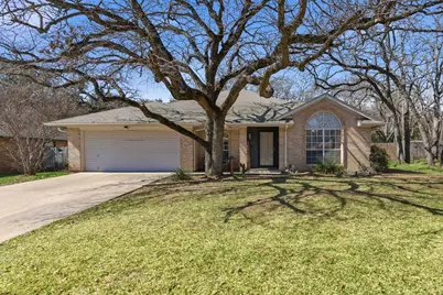 945 Lake Ridge Drive, Azle, TX 76020 - Photo 2