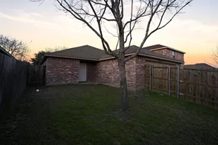 1922 Cross Oaks Dr, Lancaster, TX 75146 - Photo 20