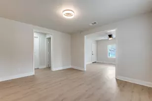 2415 Dathe St, Dallas, TX 75215 - Photo 8