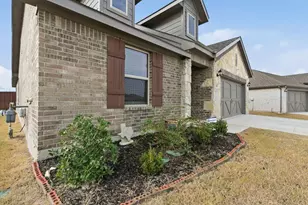 301 Chickasaw Dr, Cleburne, TX 76033 - Photo 4