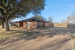 10608 Lone Star Dr, Waco, TX 76708 - Photo 2