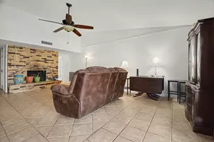 750 Greenhill Ln, Grand Prairie, TX 75052 - Photo 6