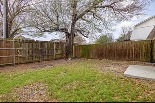 2135 Fleur De Lis Ct, Arlington, TX 76012 - Photo 10