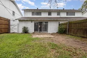 2135 Fleur De Lis Ct, Arlington, TX 76012 - Photo 12