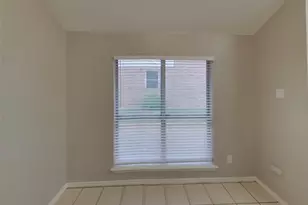 1508 Creekpark Ct, Arlington, TX 76018 - Photo 4