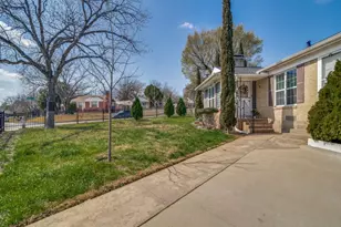 705 Reverchon Dr, Dallas, TX 75211 - Photo 2