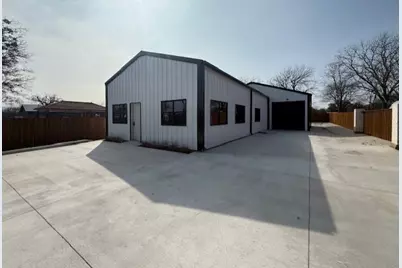 619 N Crockett Street, Granbury, TX 76048 - Photo 2