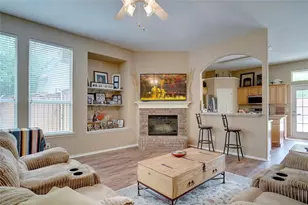 800 Chrissy Creek Ln, Euless, TX 76040 - Photo 4