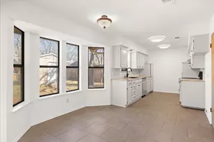 1113 Woodridge Dr, Azle, TX 76020 - Photo 8