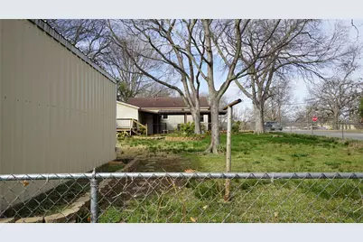 1300 W Day Street, Denison, TX 75020 - Photo 30