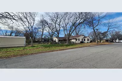 1300 W Day Street, Denison, TX 75020 - Photo 2