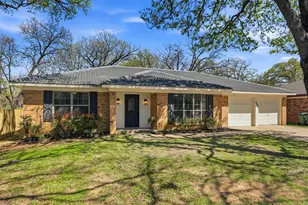 4205 W Pleasant Forest St, Arlington, TX 76015 - Photo 1