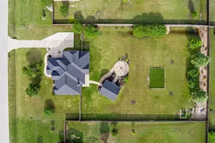 112 Shepherd's Hill Rd, Waxahachie, TX 75165 - Photo 2