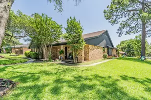 2211 Midhurst Dr, Arlington, TX 76013 - Photo 2