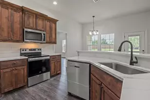 905 W Cardinal St, Ector, TX 75439 - Photo 8