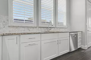 704 18th St, Plano, TX 75074 - Photo 12