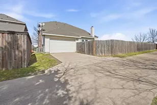 1246 Yukon Dr, Glenn Heights, TX 75154 - Photo 30