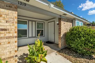 1319/1321 Parkway Ct, Arlington, TX 76010 - Photo 2