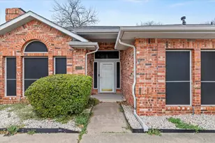 1021 Crestwood Ct, DeSoto, TX 75115 - Photo 4