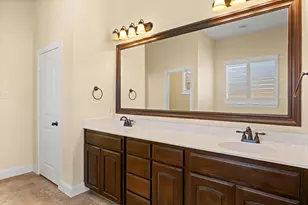 8526 Kingsley Cir, Granbury, TX 76049 - Photo 8