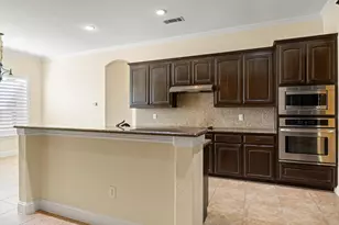 8526 Kingsley Cir, Granbury, TX 76049 - Photo 6