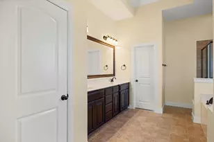 8526 Kingsley Cir, Granbury, TX 76049 - Photo 10