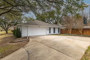 21 Cliffside Dr, Edgecliff Village, TX 76134 - Photo 4