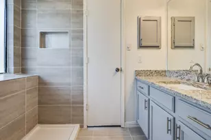 917 Westover Dr, Lancaster, TX 75134 - Photo 2