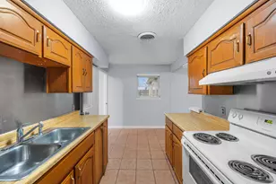 2438 Lasalle Dr, Irving, TX 75062 - Photo 10