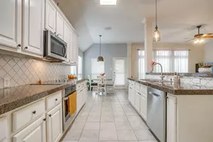 6425 Greenbriar Ln, Fort Worth, TX 76132 - Photo 10