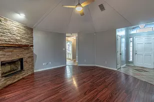 348 Craddock Dr, Glenn Heights, TX 75154 - Photo 10