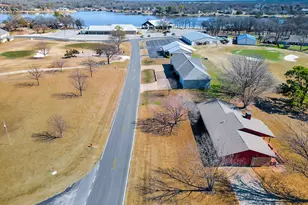 104 Navajo Trail, Gainesville, TX 76240 - Photo 4