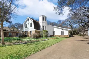 200 Eagle Ct, Bedford, TX 76021 - Photo 2