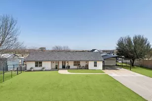 5742 4 Seasons Ln, McKinney, TX 75071 - Photo 2