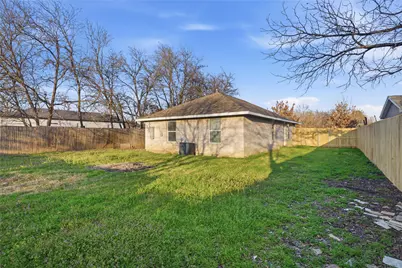 734 Pangburn Street, Grand Prairie, TX 75051 - Photo 18