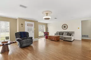 1302 W Sabine St, Carthage, TX 75633 - Photo 4