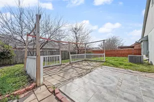 2410 Brookdale Dr, Arlington, TX 76014 - Photo 20