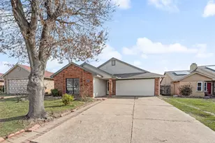 2410 Brookdale Dr, Arlington, TX 76014 - Photo 2