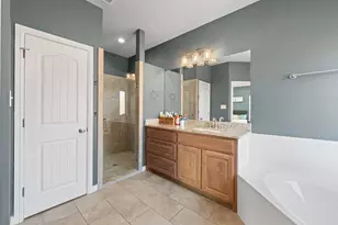 1601 Summercrest Dr, Cleburne, TX 76033 - Photo 18