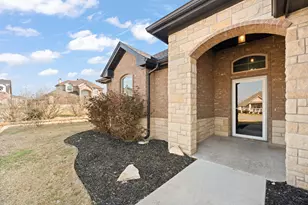 1601 Summercrest Dr, Cleburne, TX 76033 - Photo 4